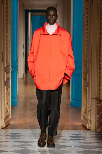 Look 25